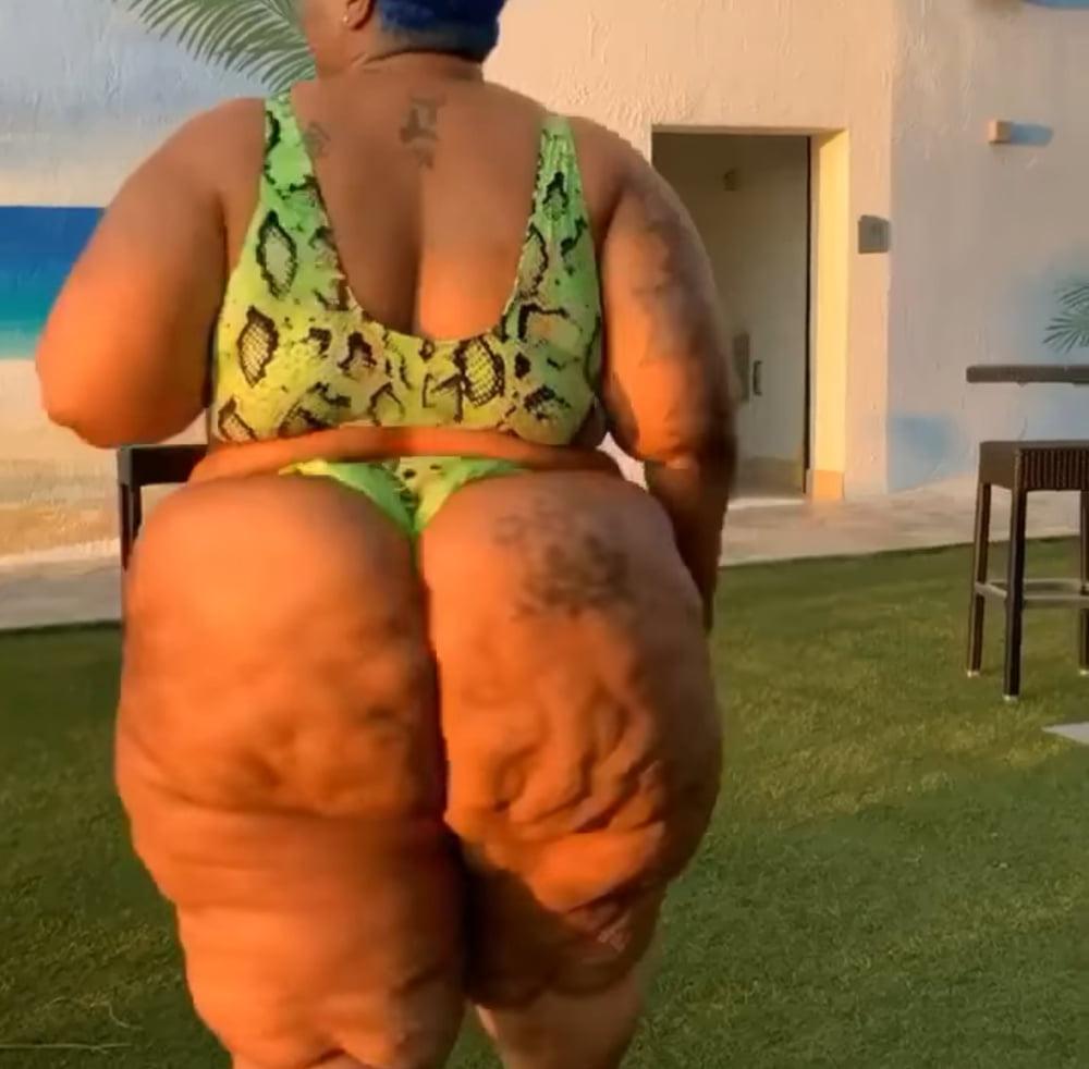 11P Caught this big booty black bbw walking while on vacatiom