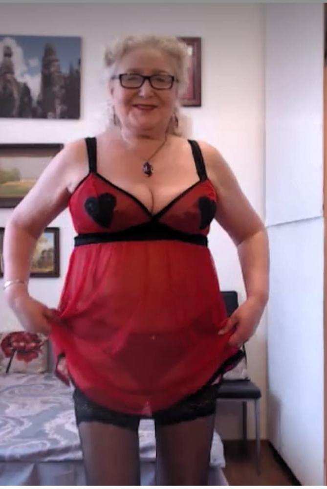 8P sexy old granny not nude
