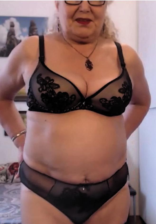 8P sexy old granny not nude