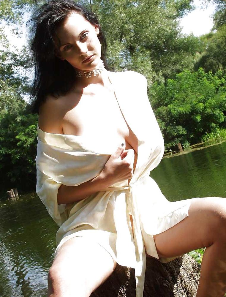 25P RUSSIAN GIRL OUTDOOR I