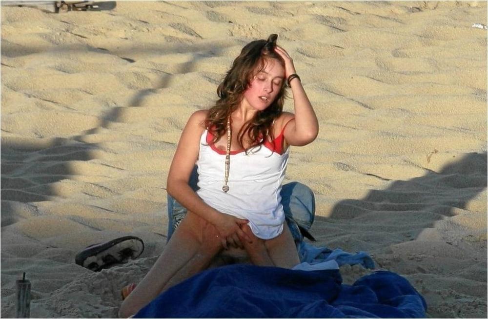 7P Beach Voyeur Fucking