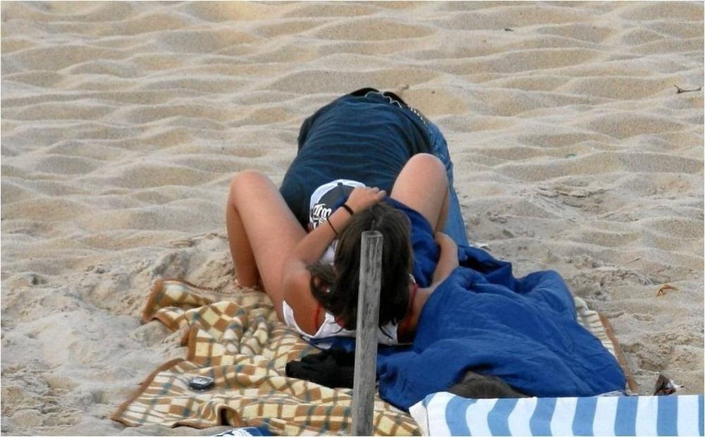 7P Beach Voyeur Fucking