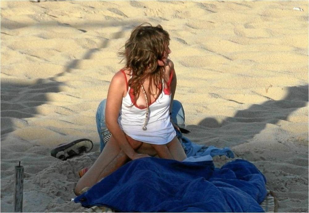 7P Beach Voyeur Fucking