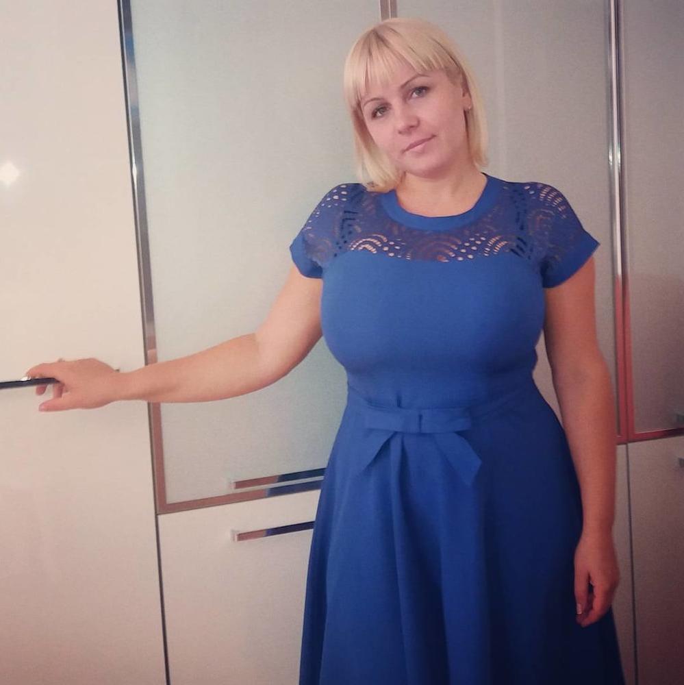 10P Busty Russian Woman 3676