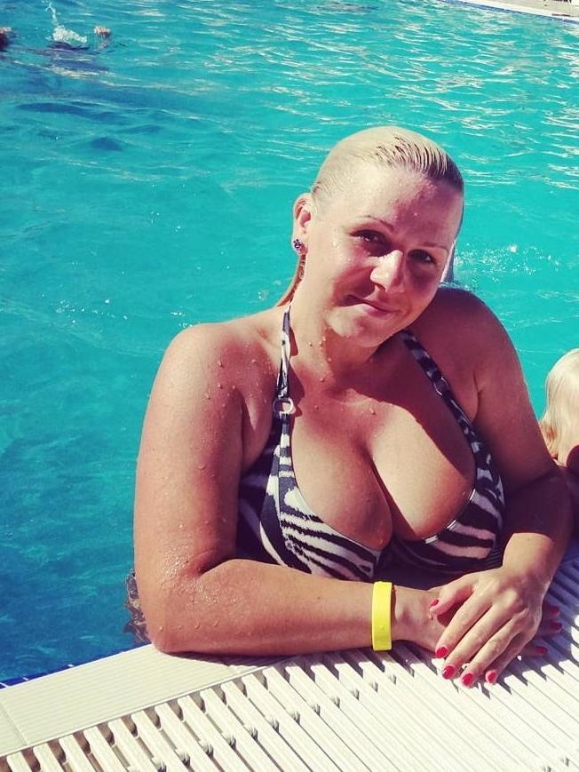 10P Busty Russian Woman 3676