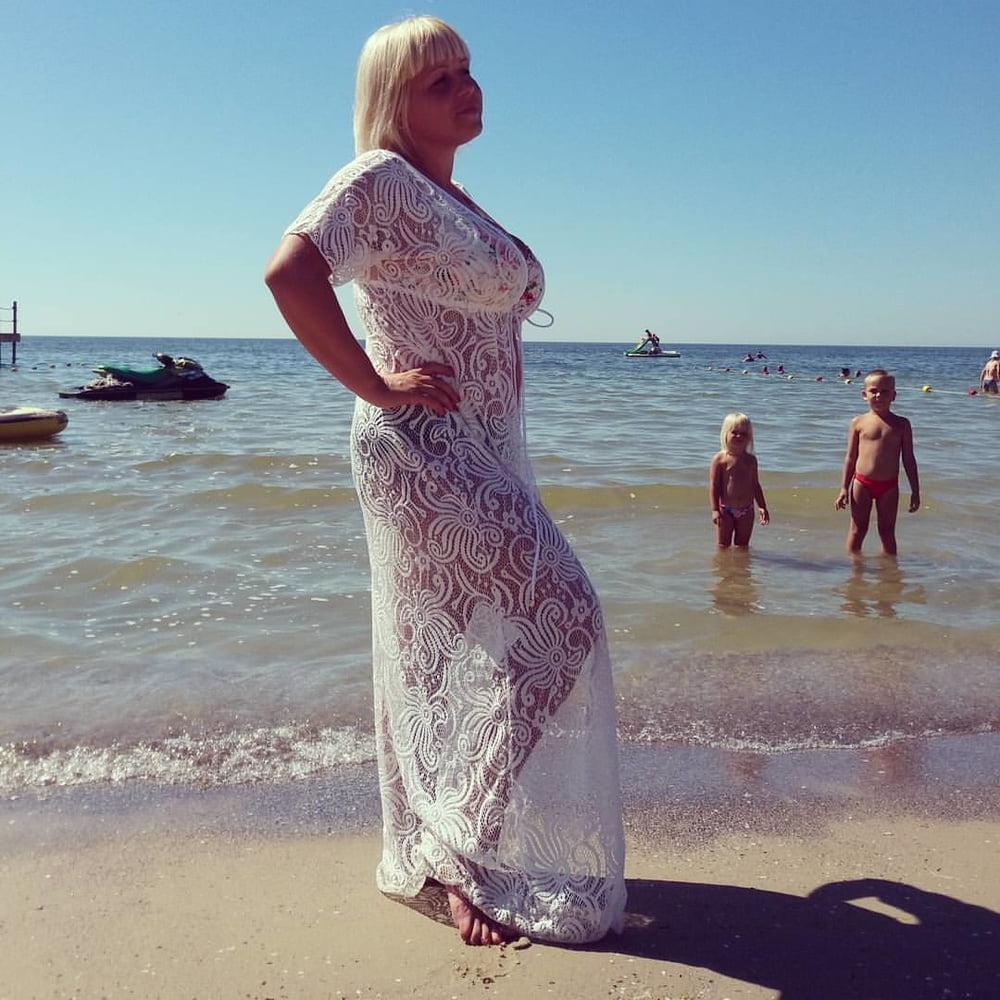10P Busty Russian Woman 3676