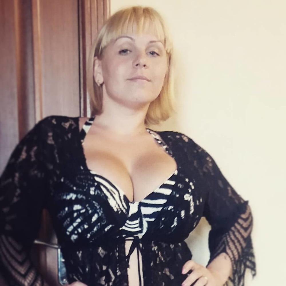 10P Busty Russian Woman 3676