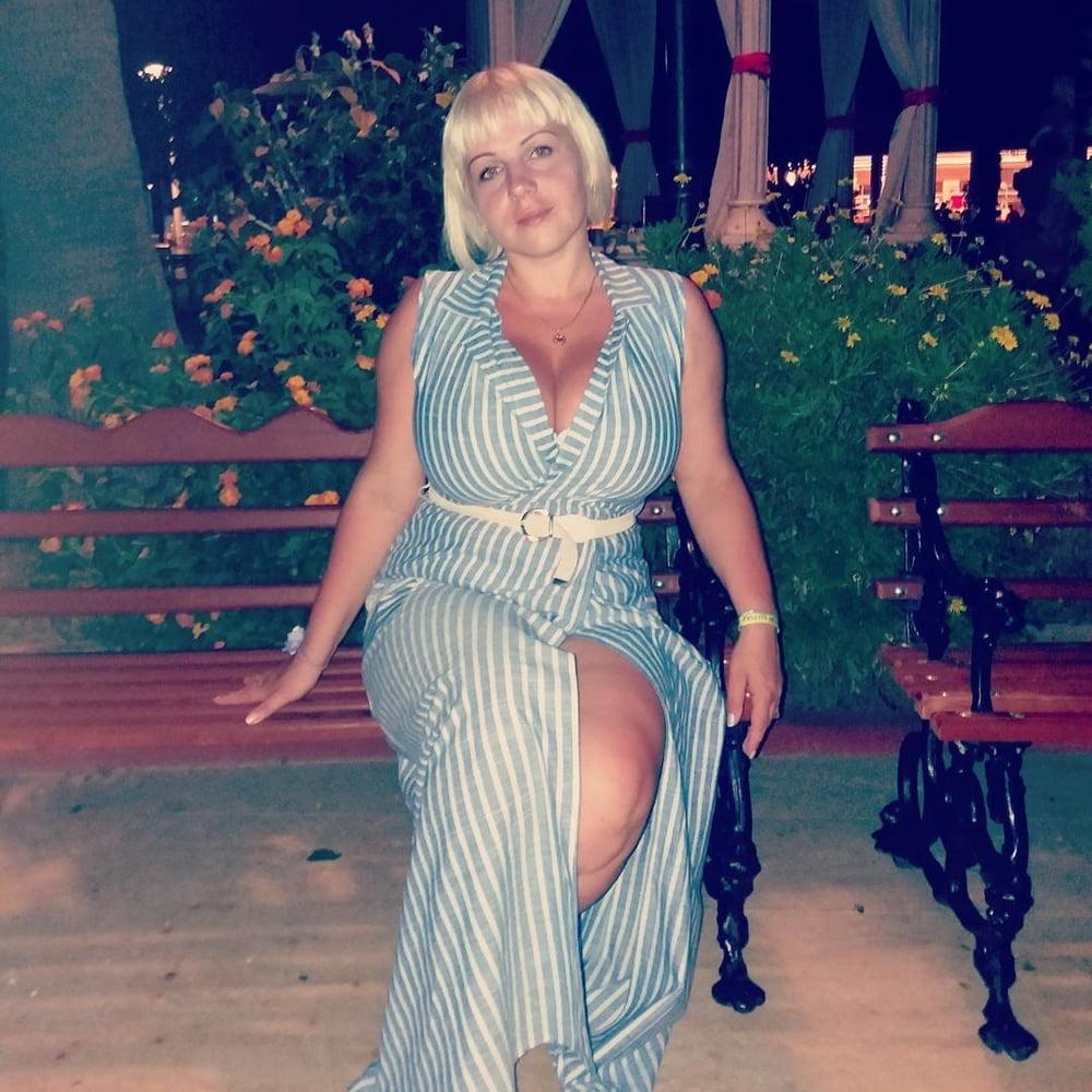 10P Busty Russian Woman 3676