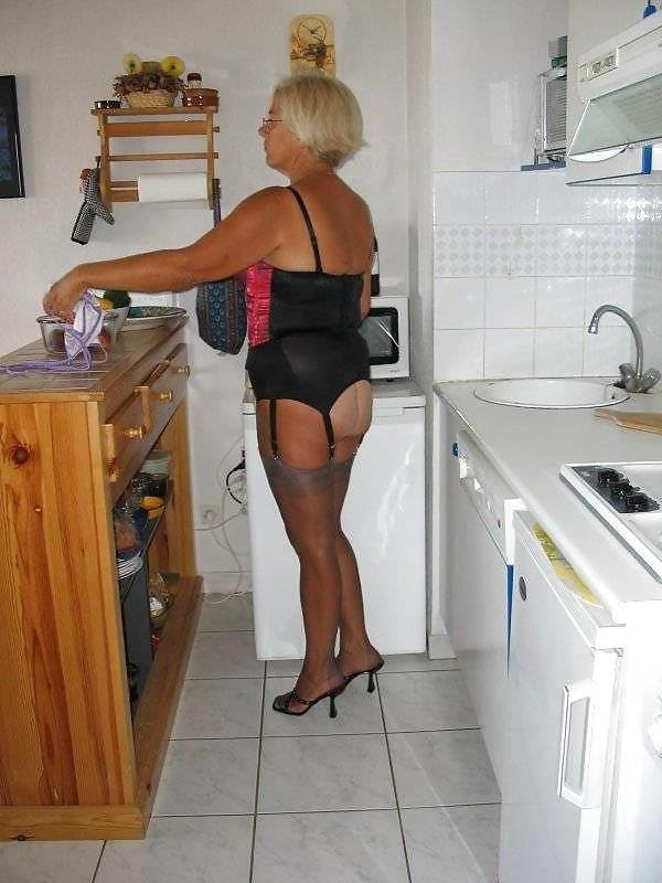24P Granny Annick 5.