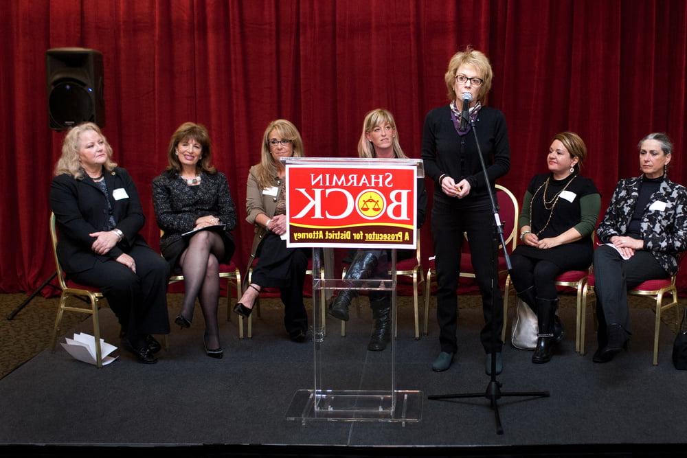 20P Politische Frauen unterm Rock