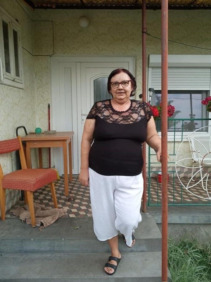 20P BBW - Mature - Clothed 6