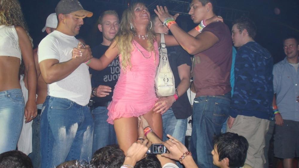 25P MILF STRIPPERS RISKING GROPING AND TICKLES