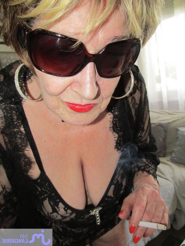 25P sexy granny