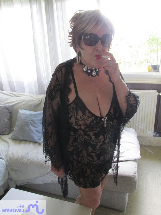 25P sexy granny