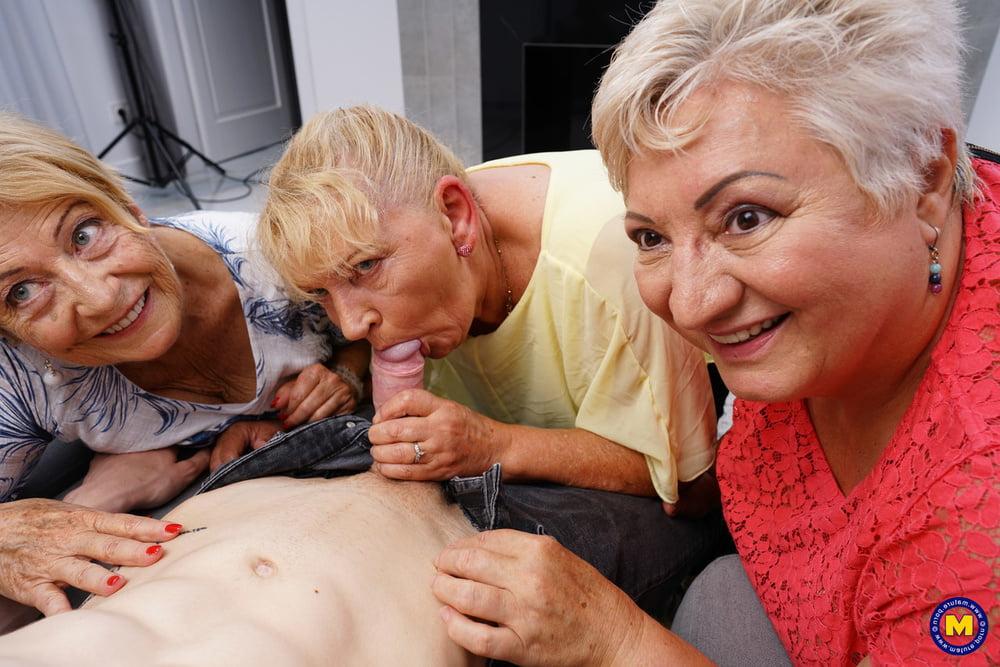 25P Mature and granny blow jobs