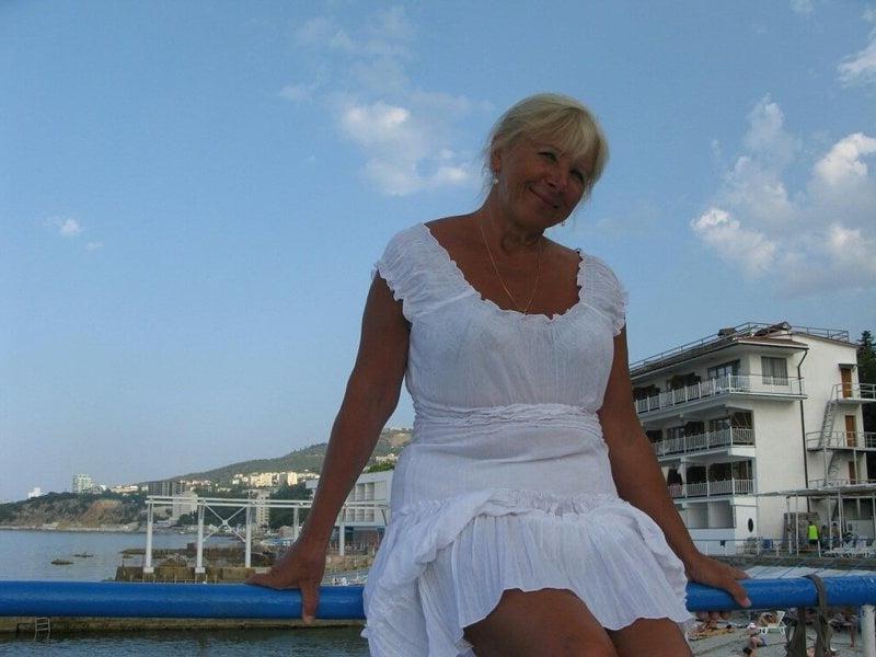 20P Granny Dressed 20