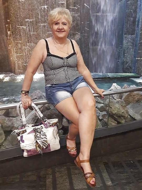 20P Granny Dressed 20