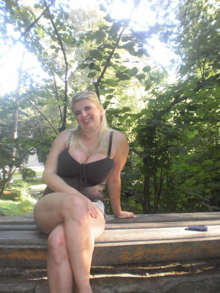 25P Busty Russian Woman 3672