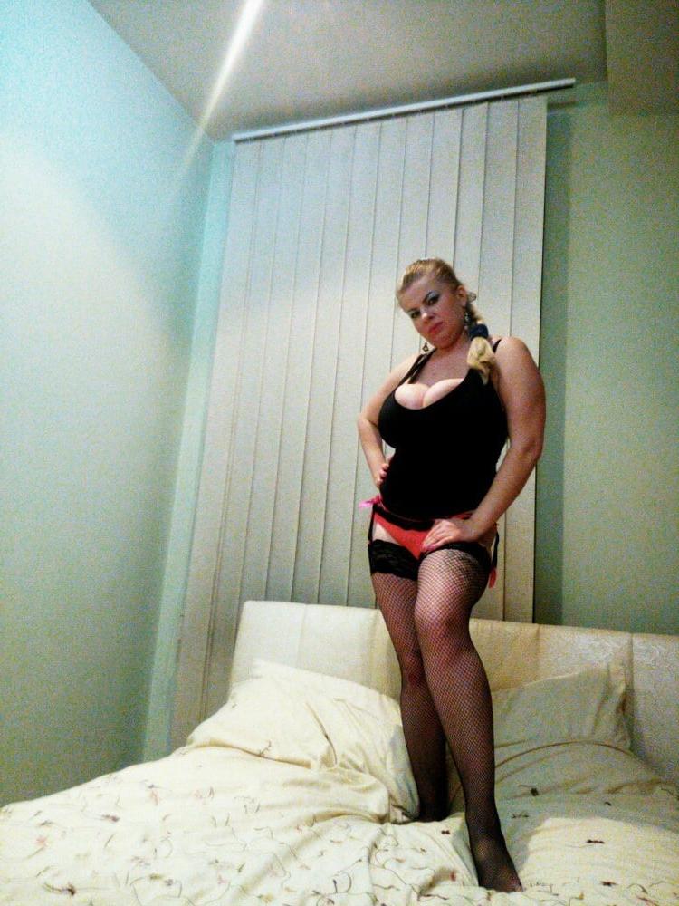 25P Busty Russian Woman 3672