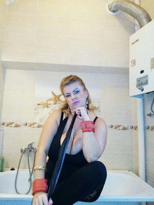 25P Busty Russian Woman 3672