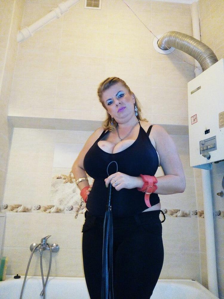 25P Busty Russian Woman 3672