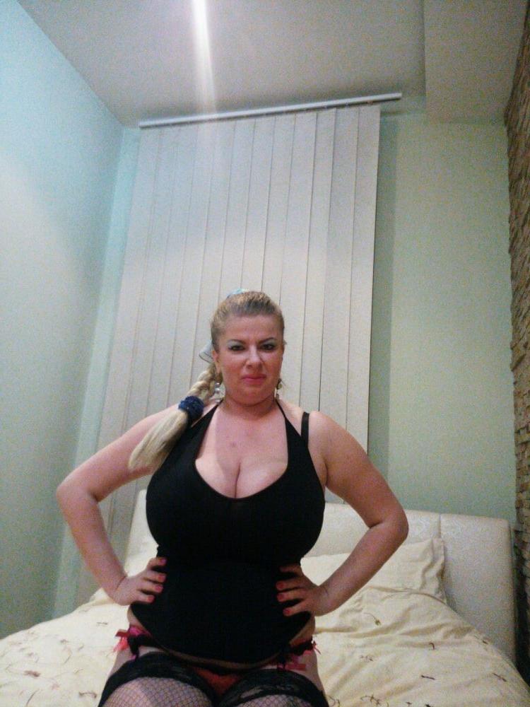 25P Busty Russian Woman 3672