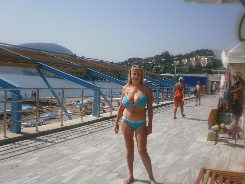 25P Busty Russian Woman 3672