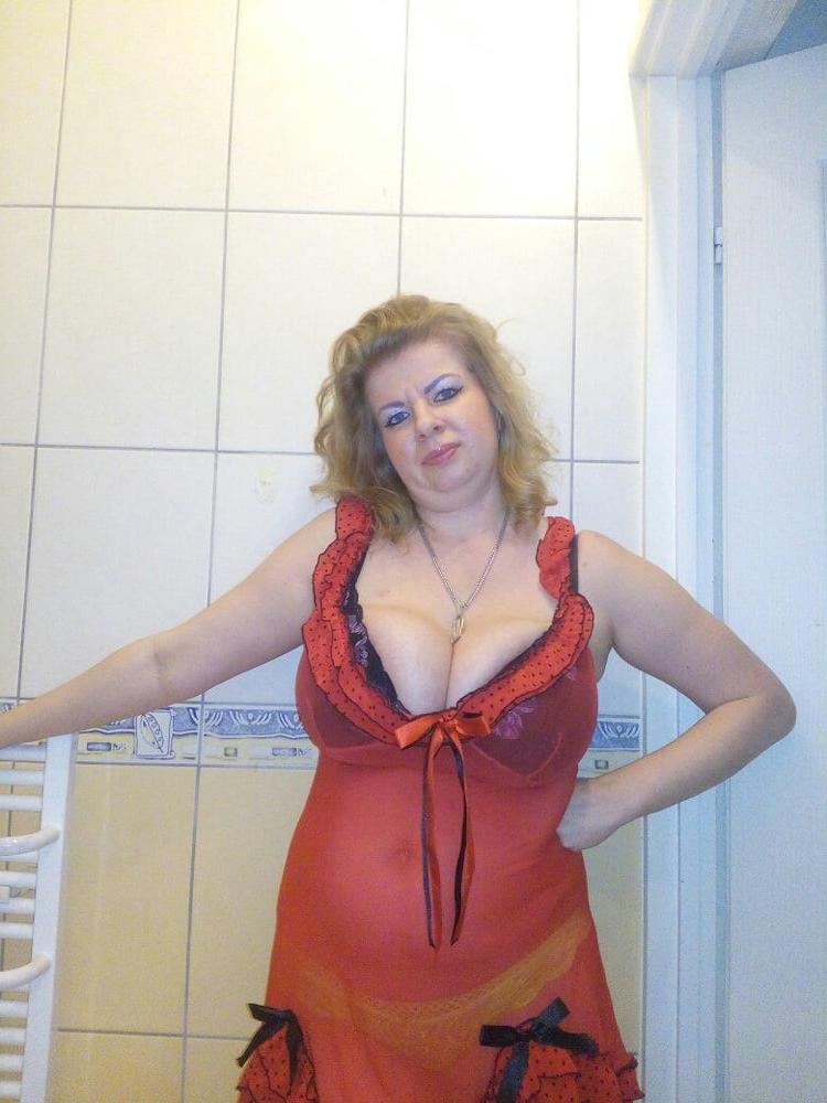 25P Busty Russian Woman 3672