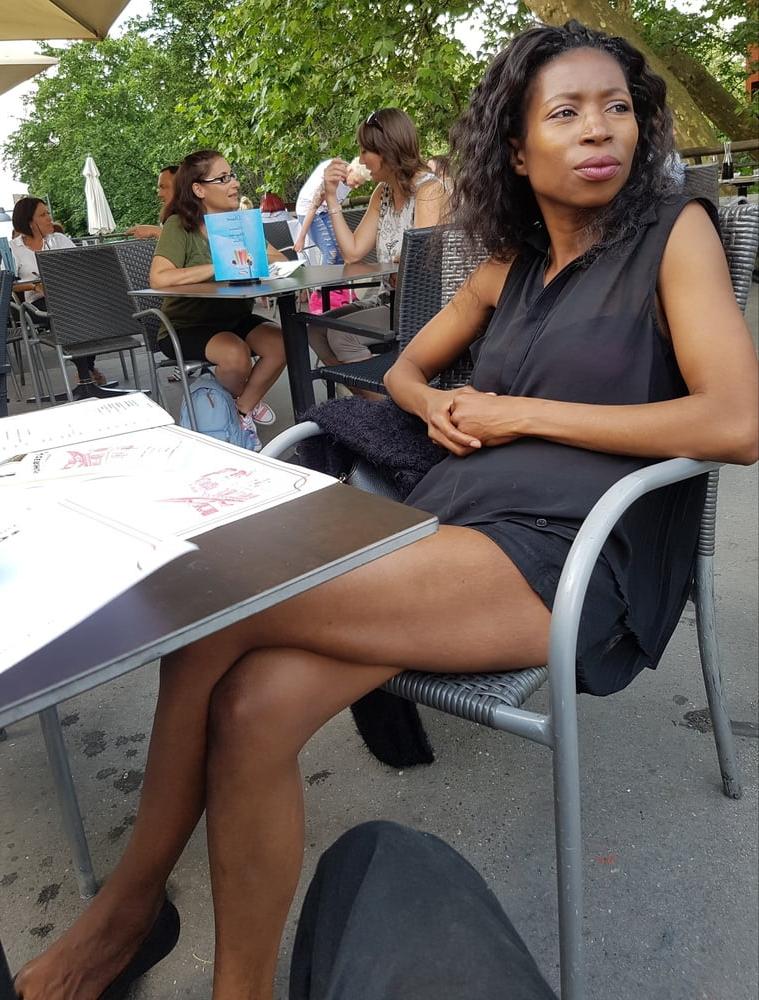 22P Expose black girl