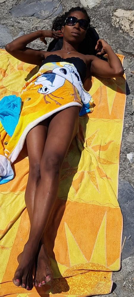 22P Expose black girl