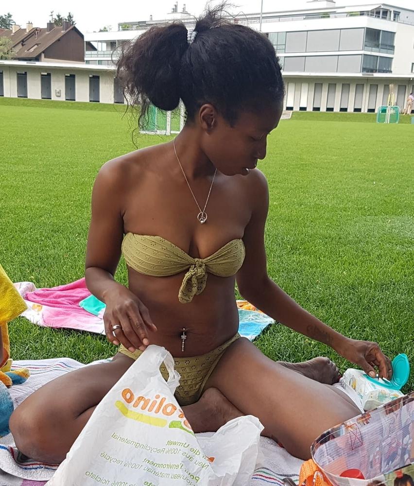 22P Expose black girl