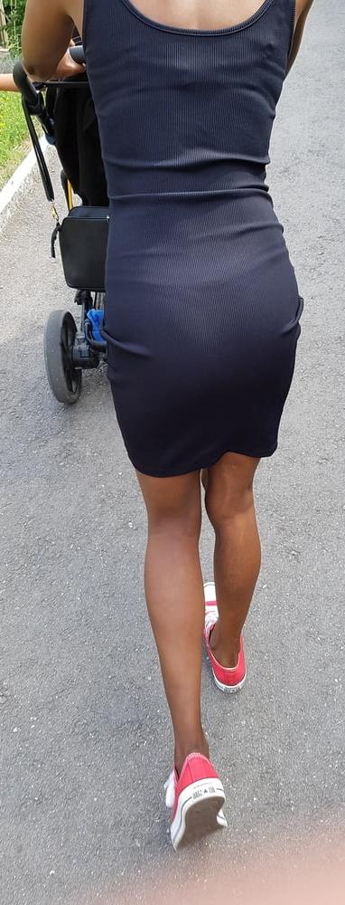 22P Expose black girl