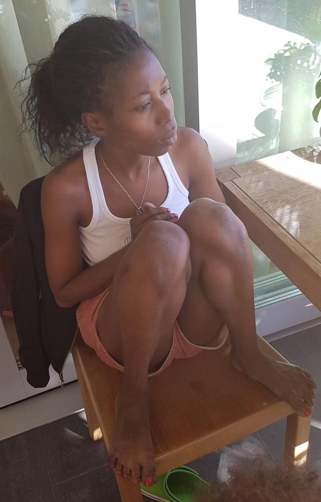 22P Expose black girl