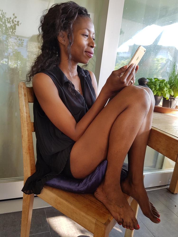 22P Expose black girl