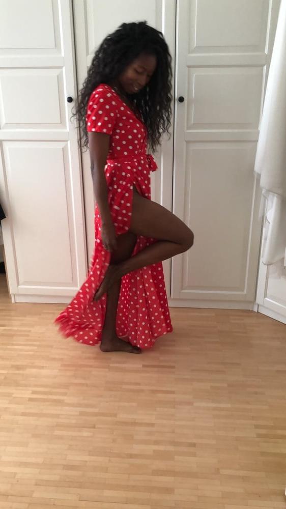 22P Expose black girl