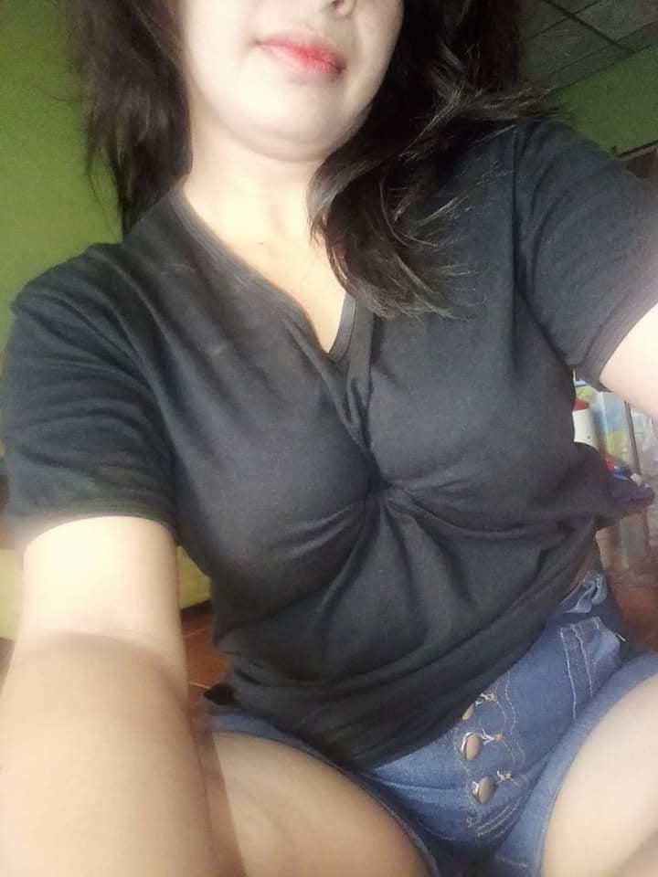 25P Gadis di rumah buah dada besar