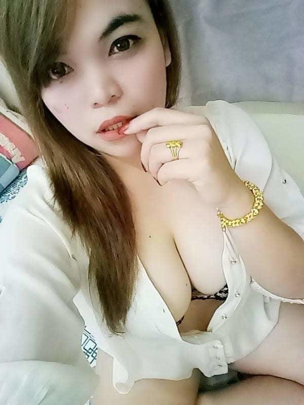 25P Gadis di rumah buah dada besar