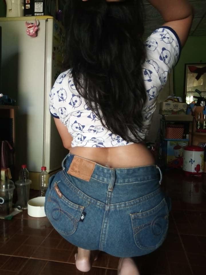 25P Gadis di rumah buah dada besar