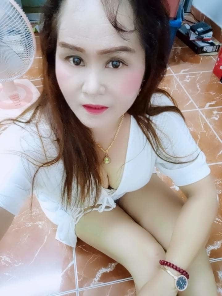 25P Gadis di rumah buah dada besar