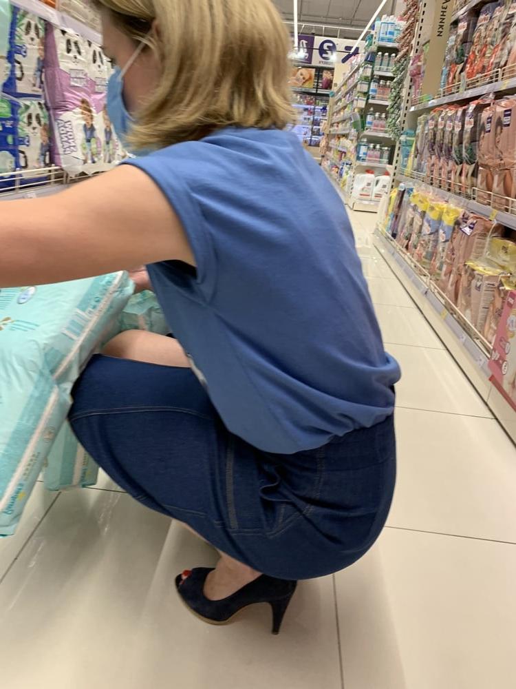 17P MILF upskirt