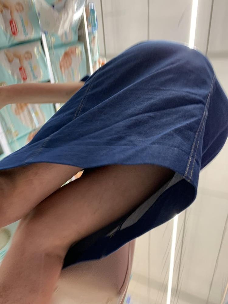 17P MILF upskirt