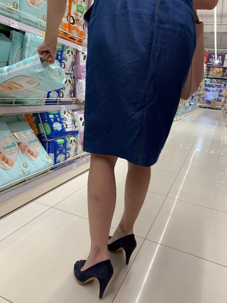 17P MILF upskirt