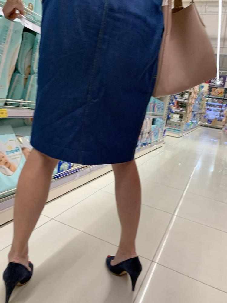 17P MILF upskirt