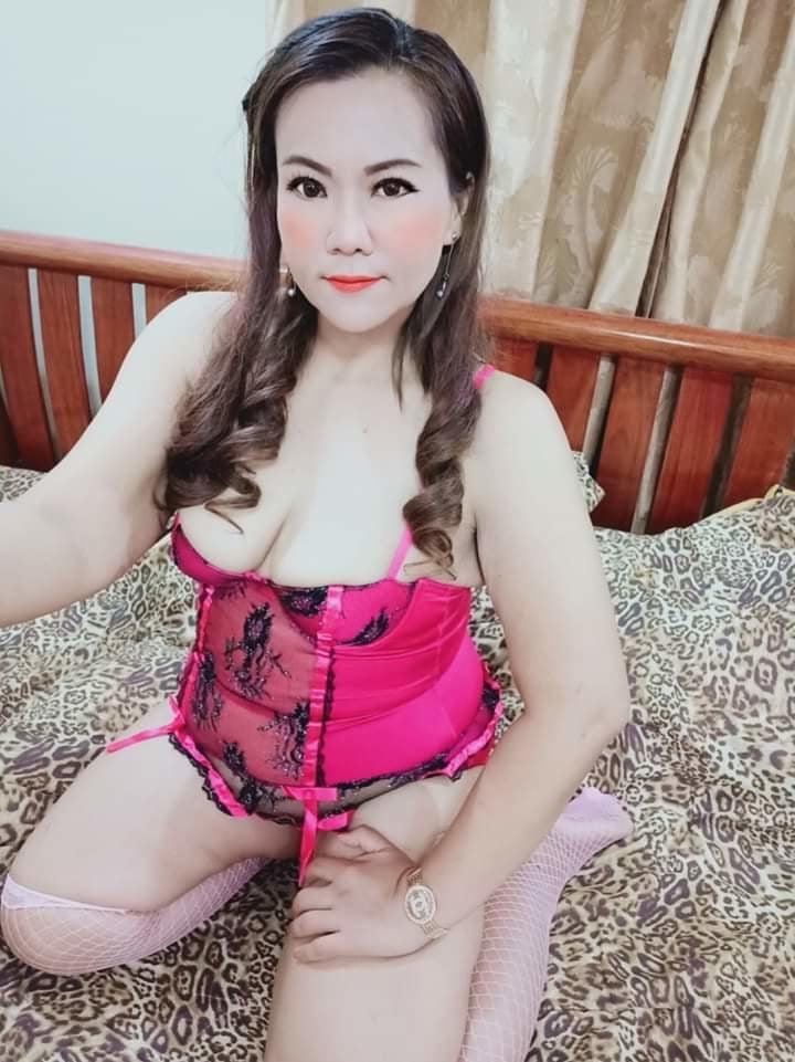 25P Ibu di rumah susu besar