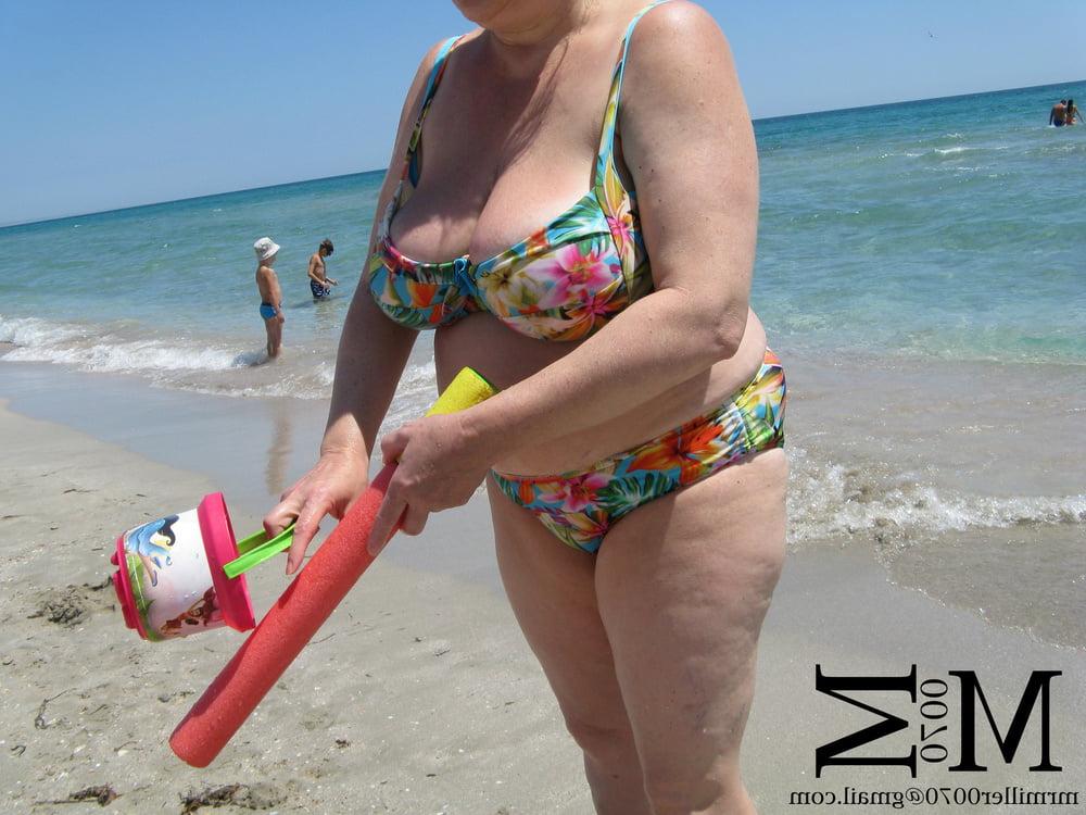 14P Granny and Milf in bikini (BBW)