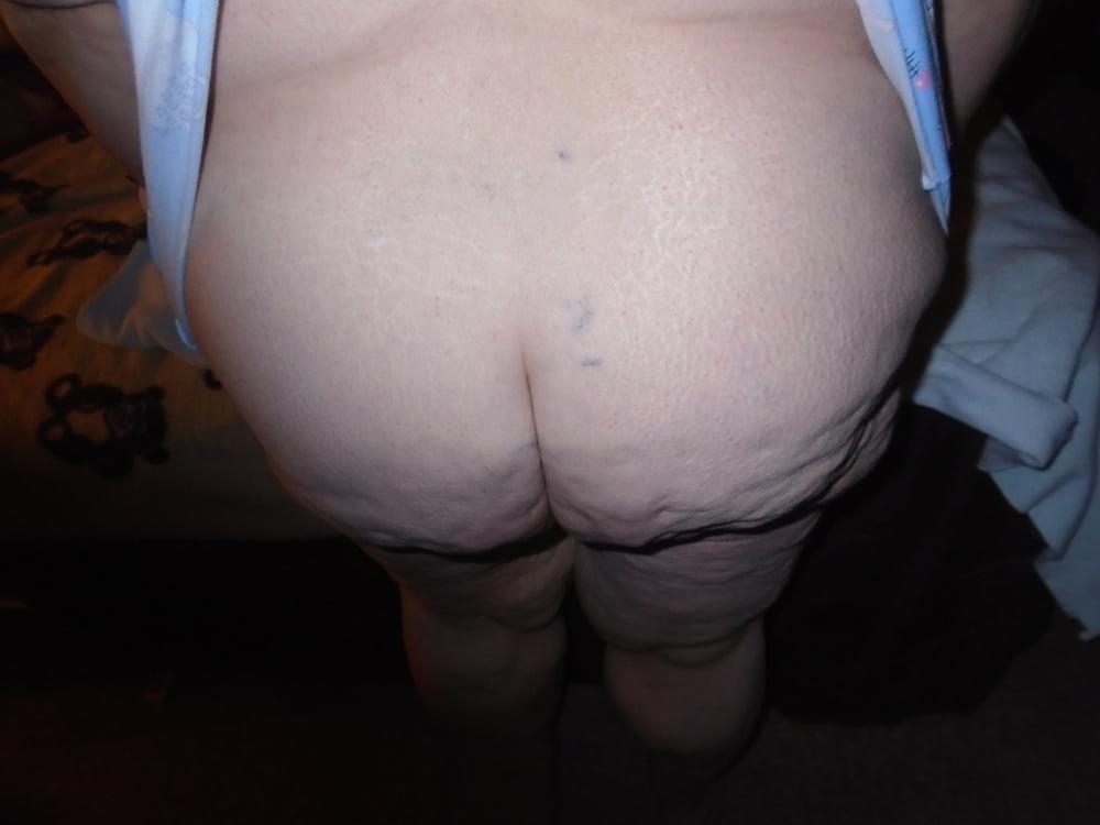 25P Fundul anal suculent matur spatios matur in 60 de ani