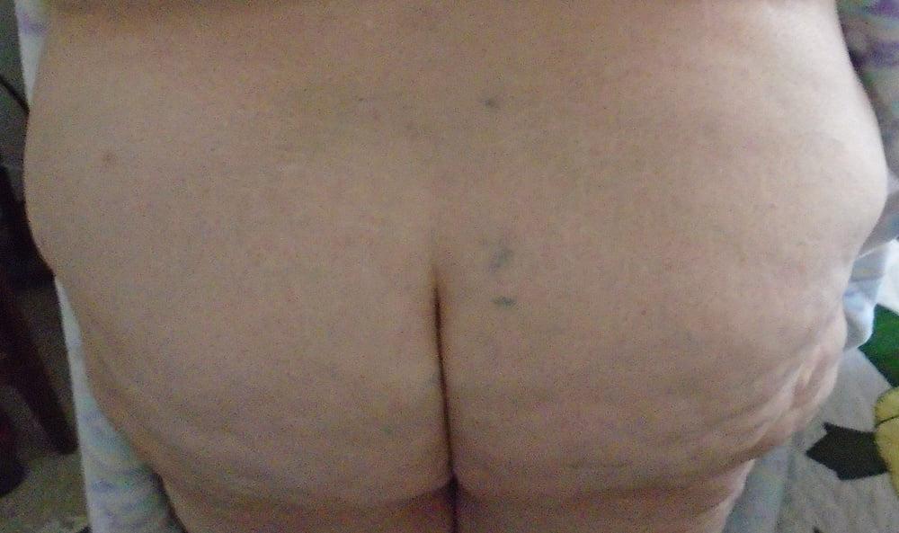 25P Fundul anal suculent matur spatios matur in 60 de ani