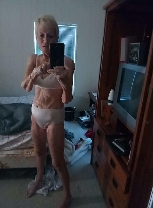 6P A horny granny