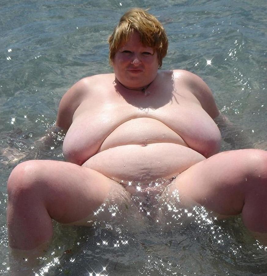 15P BBW matures and grannies at the beach 507