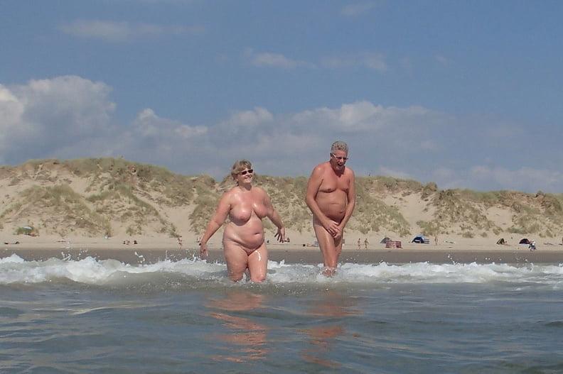15P BBW matures and grannies at the beach 507